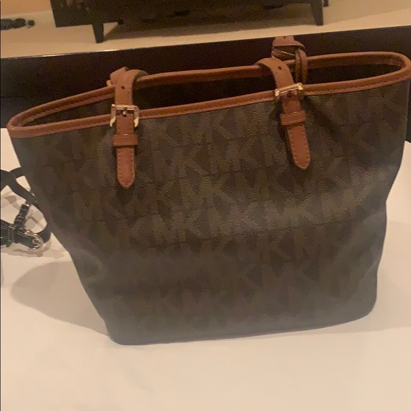 Michael Kors tote - Picture 2 of 7